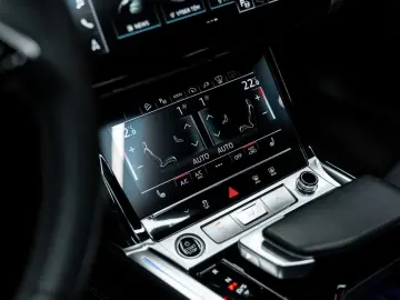 AUDI Q8 e-tron 55 quattro S line