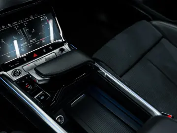AUDI Q8 e-tron 55 quattro S line
