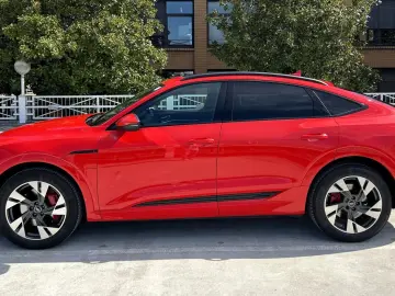 AUDI Q8 Sportback e-tron 55 quattro advanced