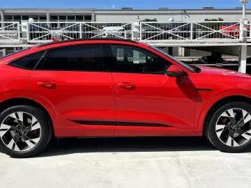 AUDI Q8 Sportback e-tron 55 quattro advanced