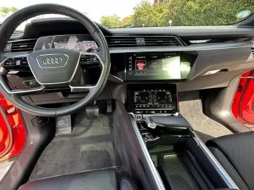 AUDI Q8 Sportback e-tron 55 quattro advanced