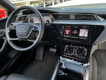 AUDI Q8 Sportback e-tron 55 quattro advanced