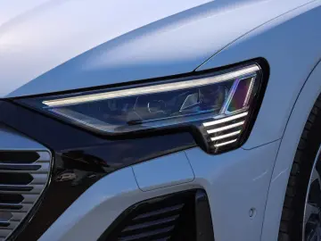 AUDI Q8 e-tron S line 55 qu. Matrix HUD B&O Air ACC