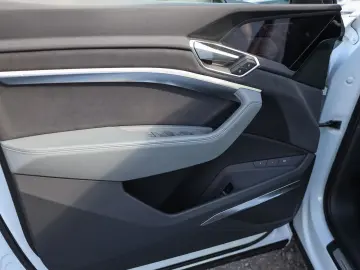 AUDI Q8 e-tron S line 55 qu. Matrix HUD B&O Air ACC