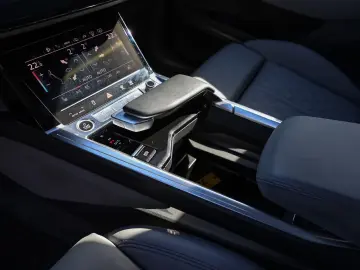 AUDI Q8 e-tron S line 55 qu. Matrix HUD B&O Air ACC