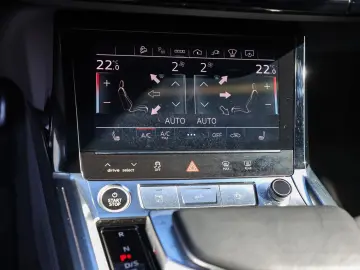 AUDI Q8 e-tron S line 55 qu. Matrix HUD B&O Air ACC