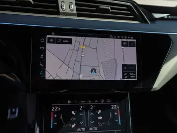 AUDI Q8 e-tron S line 55 qu. Matrix HUD B&O Air ACC