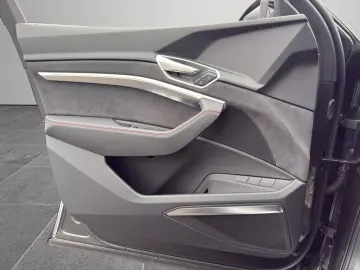 AUDI Q8 Sportback e-tron 55 S-Line quattro  PANO B&O