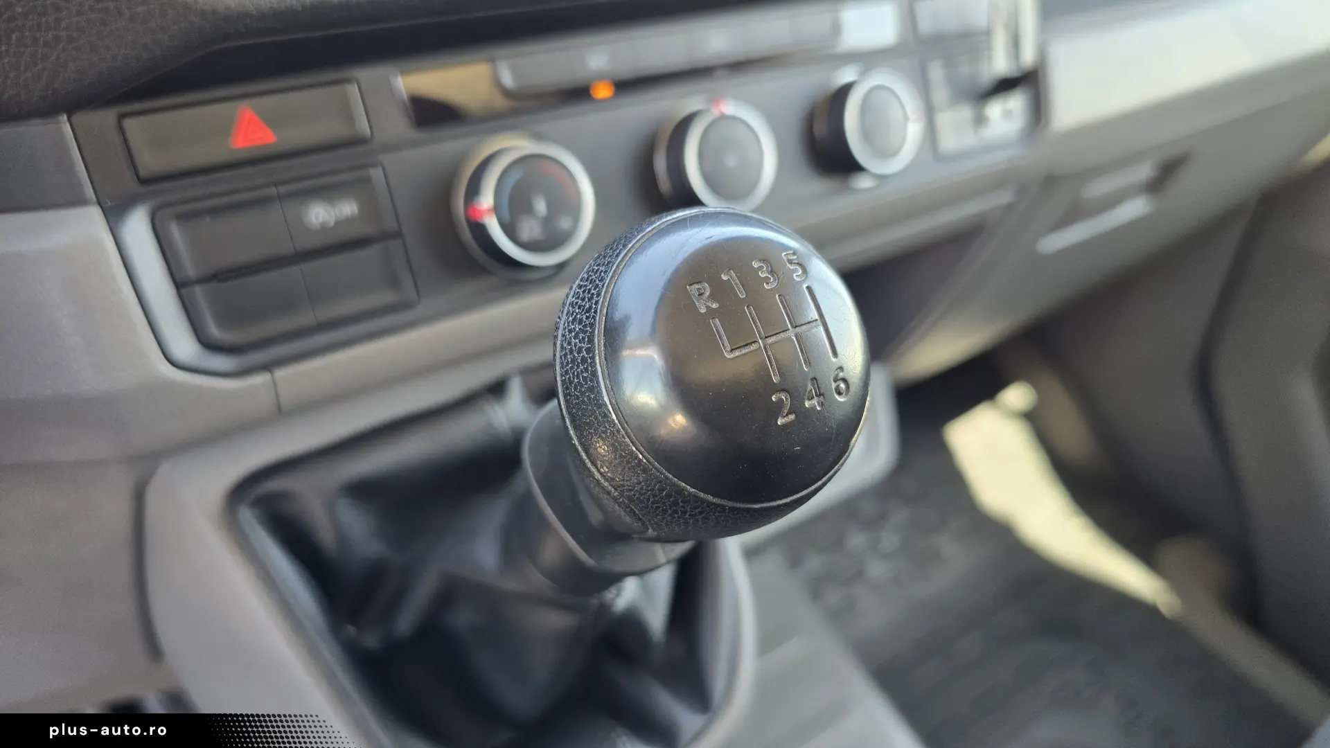 2019 Volkswagen Crafter KOFFER L=4.40m cu LIFT Hidraulic