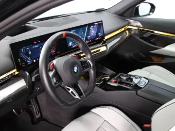 BMW M5 G90 Plug-in Hybrid   727 CP B&W VENTILAȚIE M DRIVE