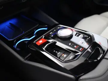 BMW M5 G90 Plug-in Hybrid   727 CP B&W VENTILAȚIE M DRIVE