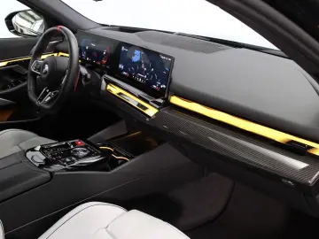 BMW M5 G90 Plug-in Hybrid   727 CP B&W VENTILAȚIE M DRIVE