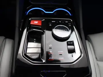 BMW M5 G90 Plug-in Hybrid   727 CP B&W VENTILAȚIE M DRIVE