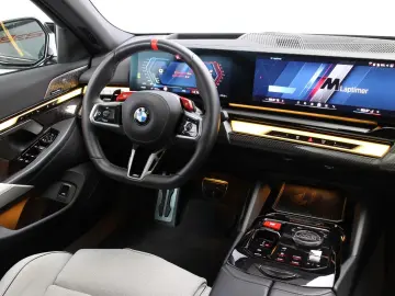 BMW M5 G90 Plug-in Hybrid   727 CP B&W VENTILAȚIE M DRIVE