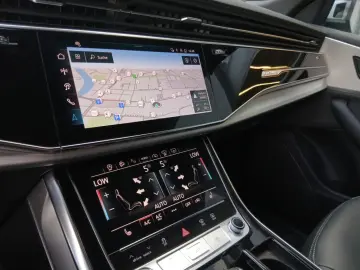 AUDI Q8 TDI qu. tiptronic  MATRIX PANO HuD AHK 360