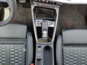 AUDI RS3 Sportback quattro S tronic DCC PANO HUD MATR