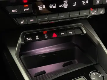 AUDI RS3 2.5 TFSI Sportback HUD Kamera Matrix Magneti