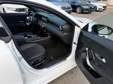 MERCEDES-BENZ CLA 200d AMG-Line Pano 360  Night-Pake…