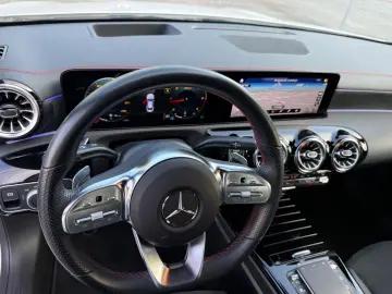 MERCEDES-BENZ CLA 200d AMG-Line Pano 360  Night-Pake…