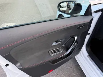 MERCEDES-BENZ CLA 200d AMG-Line Pano 360  Night-Pake…