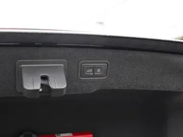 AUDI A8 60 TFSI e quattro LM20 ACC Pano HuD Massage D