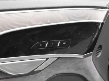 AUDI A8 60 TFSI e quattro LM20 ACC Pano HuD Massage D