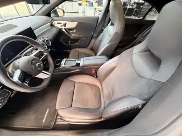 MERCEDES-BENZ CLA 200 Coupé AMG Line Premium Plus WI…