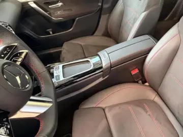 MERCEDES-BENZ CLA 200 Coupé AMG Line Premium Plus WI…