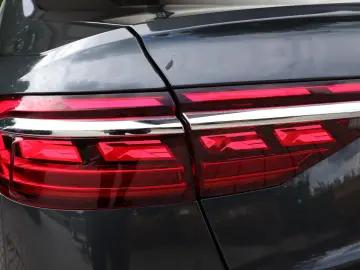 AUDI A8L 60 TFSI e lang RUHESITZ NACHT 3xTV PANO B&O
