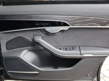 AUDI A8L 60 TFSI e lang RUHESITZ NACHT 3xTV PANO B&O