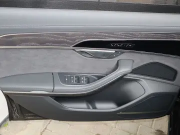 AUDI A8L 60 TFSI e lang RUHESITZ NACHT 3xTV PANO B&O