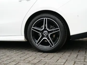 MERCEDES-BENZ CLA 220d AMG Pano 360 Kam HUD Multibeam Memory