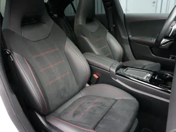 MERCEDES-BENZ CLA 220d AMG Pano 360 Kam HUD Multibeam Memory