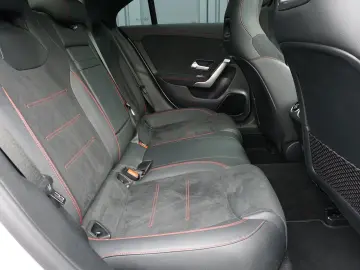 MERCEDES-BENZ CLA 220d AMG Pano 360 Kam HUD Multibeam Memory