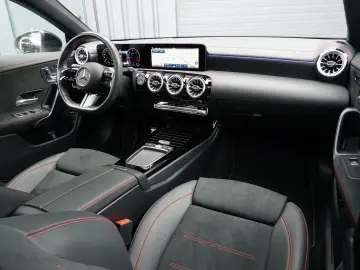 MERCEDES-BENZ CLA 220d AMG Pano 360 Kam HUD Multibeam Memory