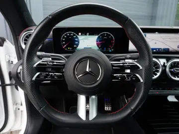 MERCEDES-BENZ CLA 220d AMG Pano 360 Kam HUD Multibeam Memory