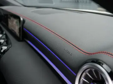 MERCEDES-BENZ CLA 220d AMG Pano 360 Kam HUD Multibeam Memory