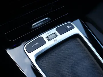 MERCEDES-BENZ CLA 220d AMG Pano 360 Kam HUD Multibeam Memory