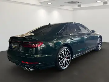 AUDI S8 4.0 TFSI quattro PANO B&O Sitzbelüftung Stadt