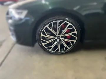 AUDI S8 4.0 TFSI quattro PANO B&O Sitzbelüftung Stadt