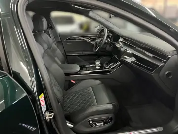 AUDI S8 4.0 TFSI quattro PANO B&O Sitzbelüftung Stadt