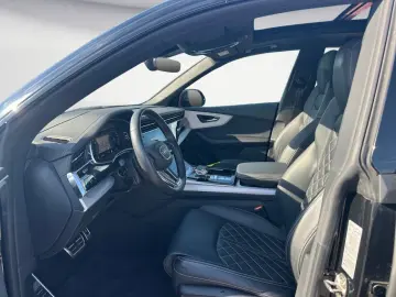 Audi Q8 55 TFSI quattro tiptronic