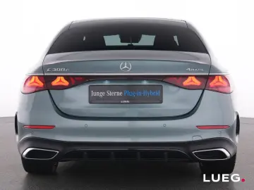 MERCEDES-BENZ E 300 e 4M AMG Pano Burm DLIGHT Airm HUD 36