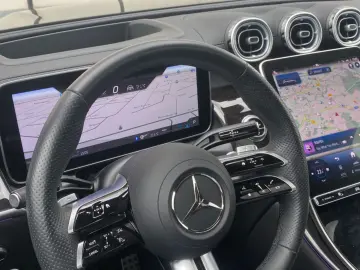 MERCEDES-BENZ GLC200 AMG 4M_Pano_HuD_Memory_Keyless_…