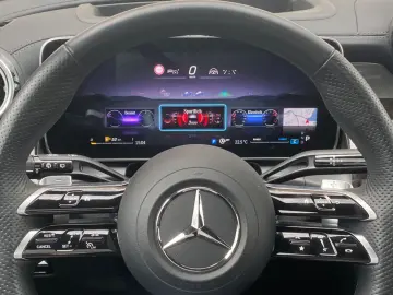 MERCEDES-BENZ GLC200 AMG 4M_Pano_HuD_Memory_Keyless_…