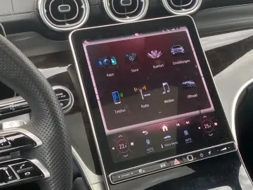 MERCEDES-BENZ GLC200 AMG 4M_Pano_HuD_Memory_Keyless_…
