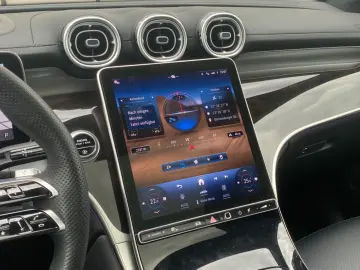 MERCEDES-BENZ GLC200 AMG 4M_Pano_HuD_Memory_Keyless_…