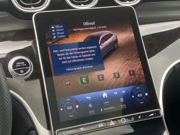 MERCEDES-BENZ GLC200 AMG 4M_Pano_HuD_Memory_Keyless_…