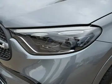 MERCEDES-BENZ GLC300e AMG 4M Hinterachslenkung Airma…