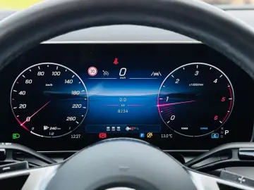 MERCEDES-BENZ GLC 220 d 4M AVANTGARDE  AHK  LED  Nav…